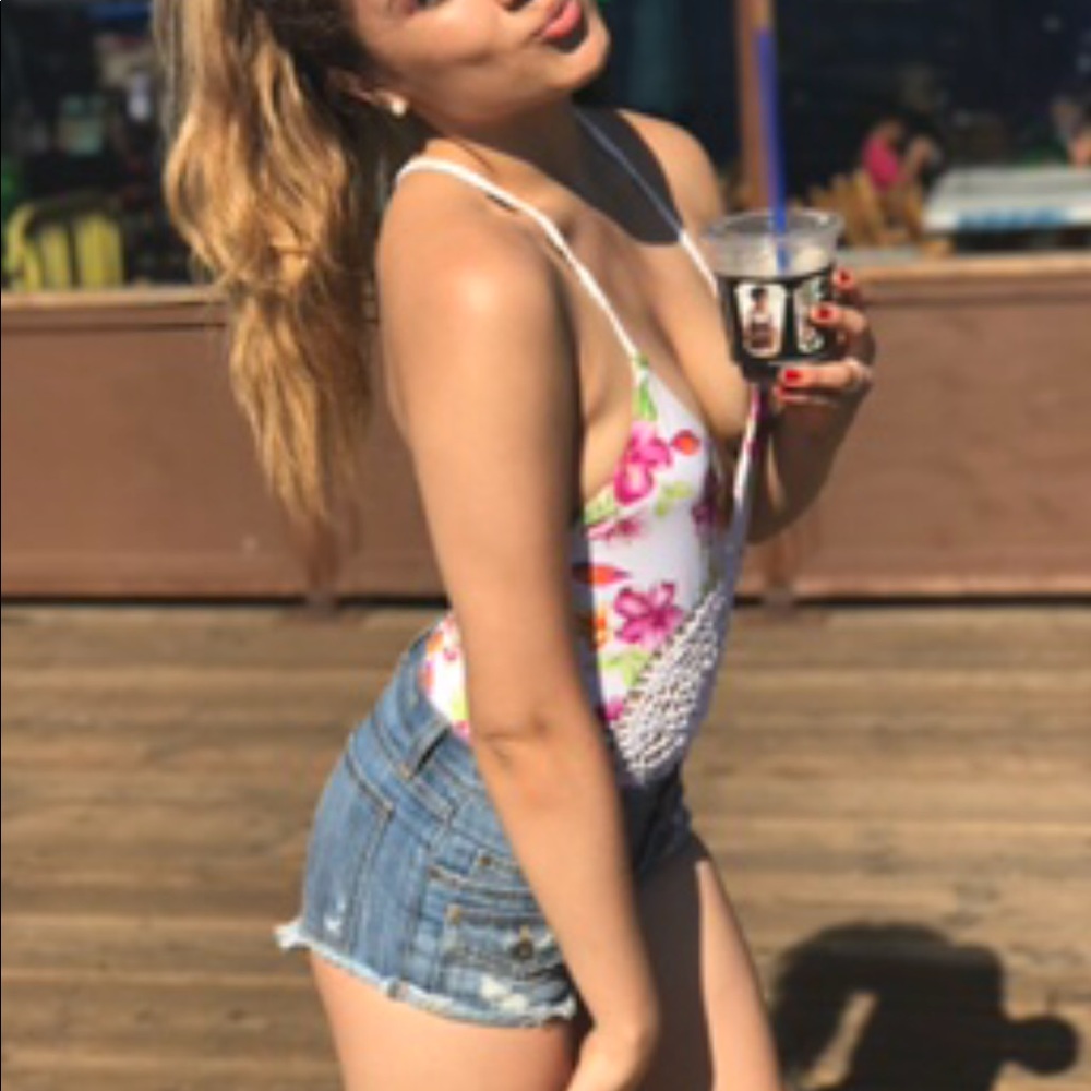 Carmar distressed denim shorts size 26